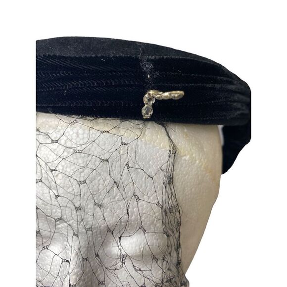 Vintage black velvet hat with rhinestones and veil - Picture 2 of 6
